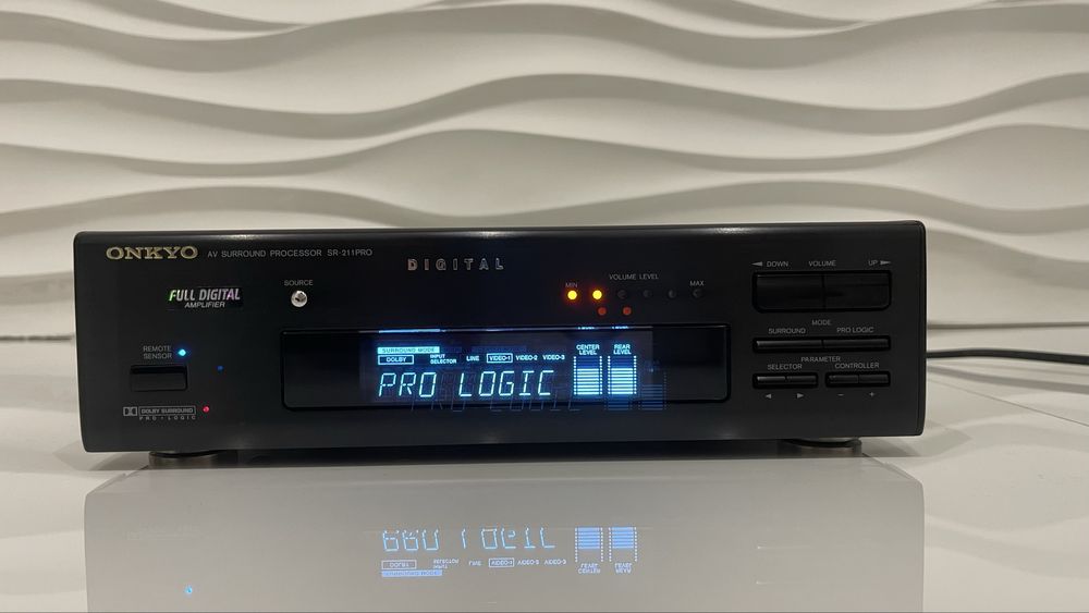 Midi wieża/ ONKYO® Surround Processor model : SR 211 PRO