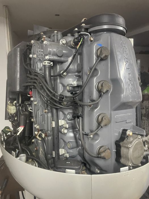 Silnik zaburtowy Honda BF130 na wtrysku, manetka, zegary