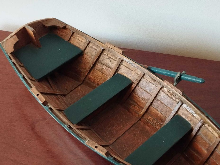 Canoa Barcaça em Madeira