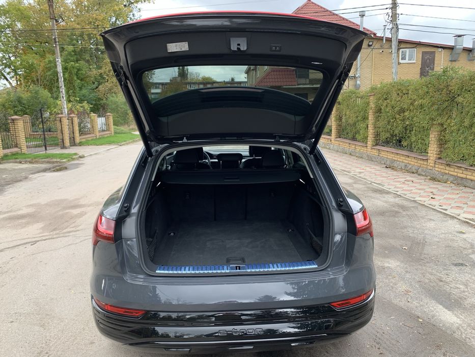 Audi Q8 E-tron Premium 114Квт