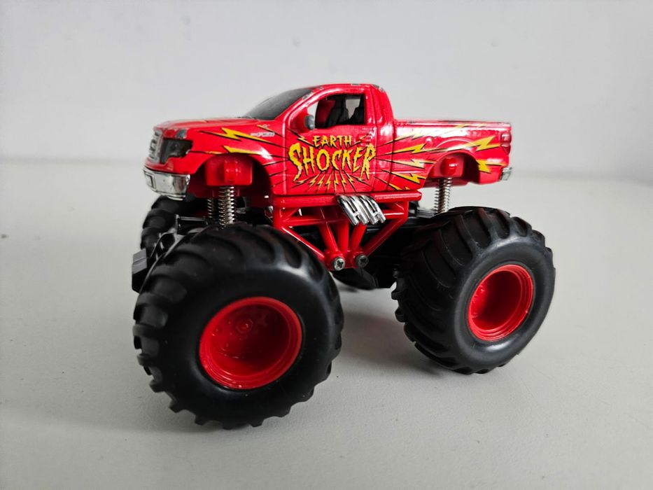 Auto Earth Shockers Maisto