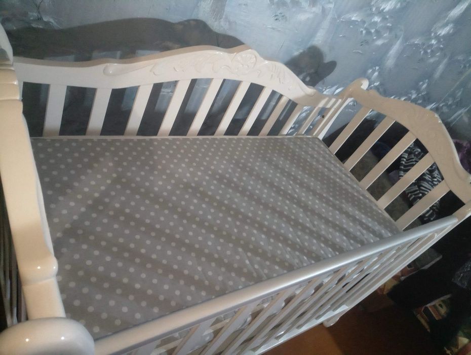 Дитяче ліжечко преміум-вигляду