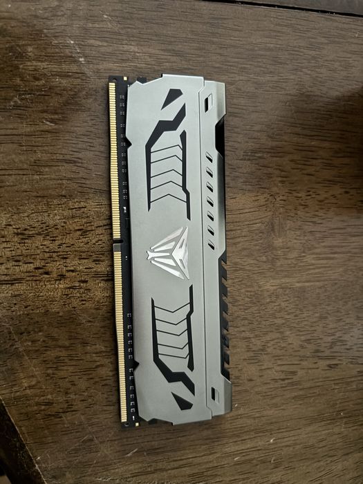 Продам плашку оперативной памяти ddr4 Patriot Viper PVS432G320C6K