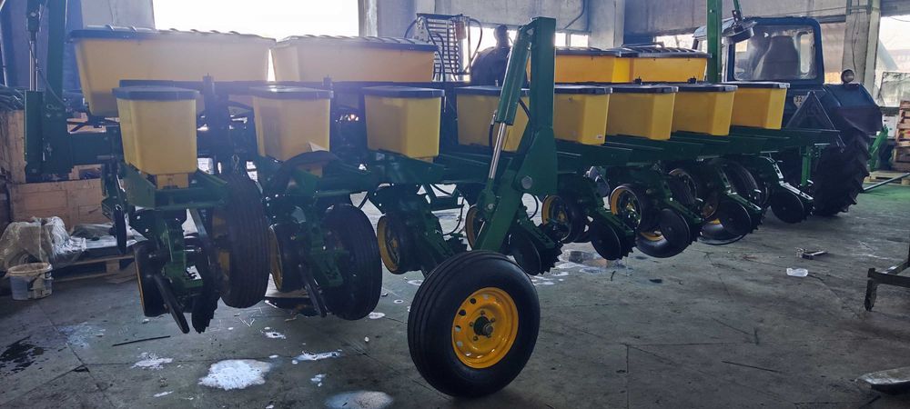 Сівалка пневматмчна точного висіва  JOHN DEERE 7200 Джон Дір