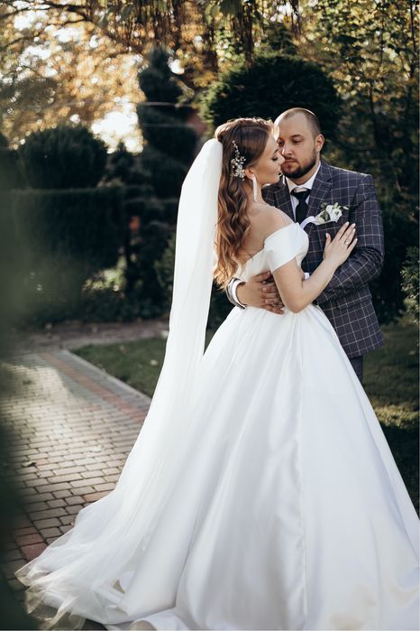 Весільна сукня продаж