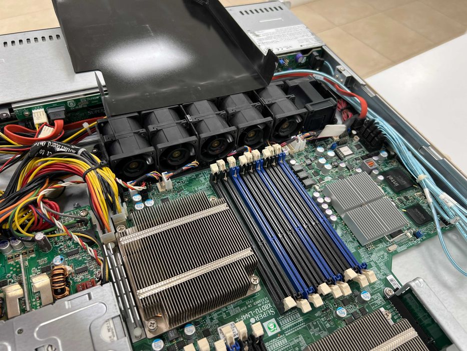 Supermicro CSE-119 8x2.5" SATA X8DTU-LN4F+ сервера