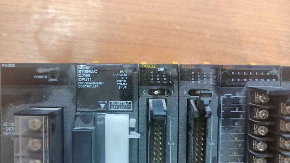 ПЛК OMRON SYSMAC cj1m cpu1pa202 od232 id232 id211