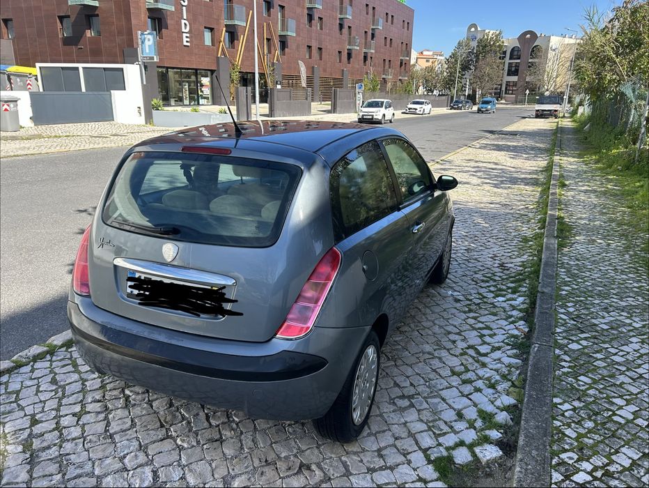 Lancia Ypsilon 1.2 16v argento