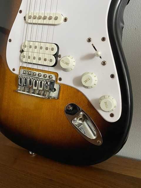 guitarra elétrica Squier Sonic Stratocaster Sunburst