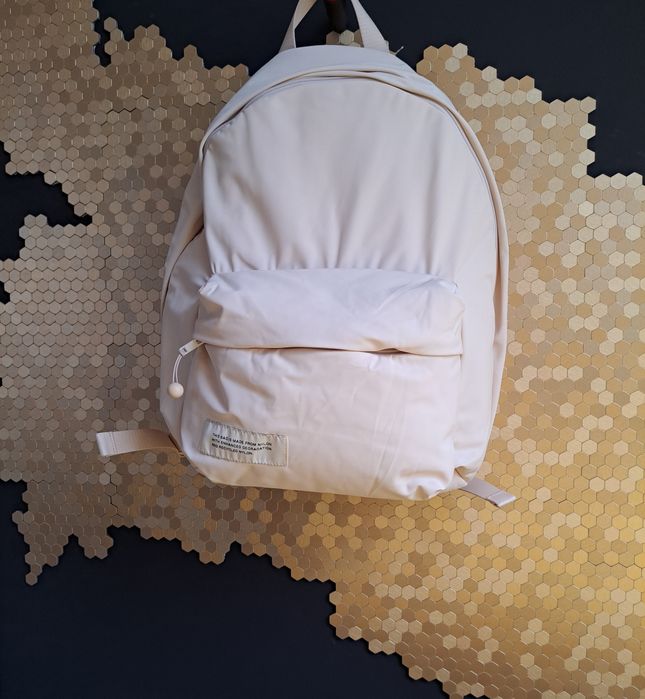 Nowy, kremowy plecak Pangaia