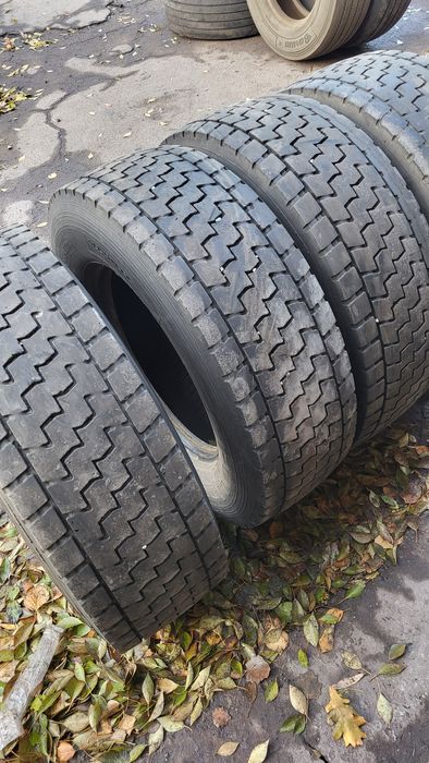 Шини б/у 285/70R19.5