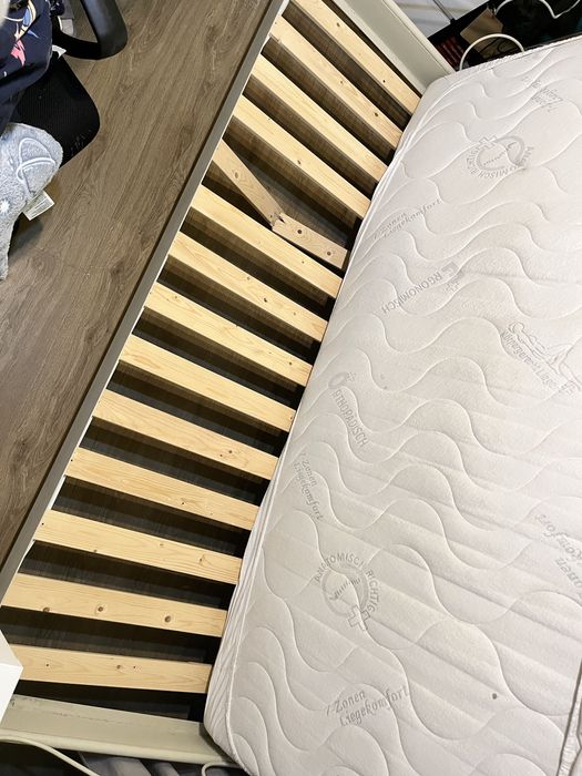 Łóżko Jysk z materacem