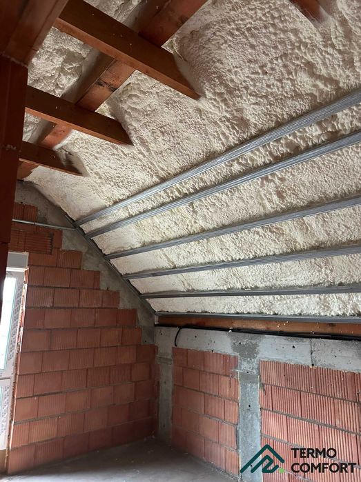 Ocieplanie piana PUR - Ocieplenie poddaszy pianką i celuloza Isocell
