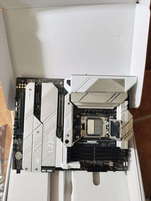 Asus Rog Strix X670E-A Gaming Wifi