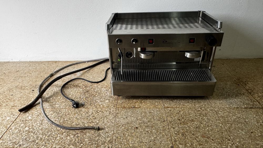 Máquina de café industrial + moinho – moinho funcional, máquina por testar