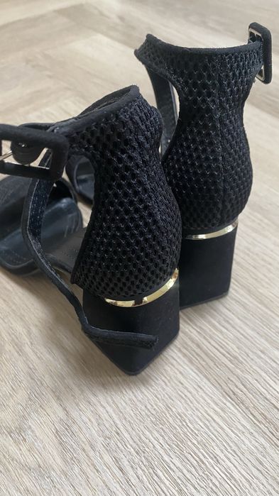 Buty Bershka r 37 czarne na koturnie / grubym obcasie