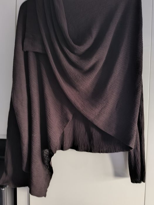 Brązowy sweter. Zara.