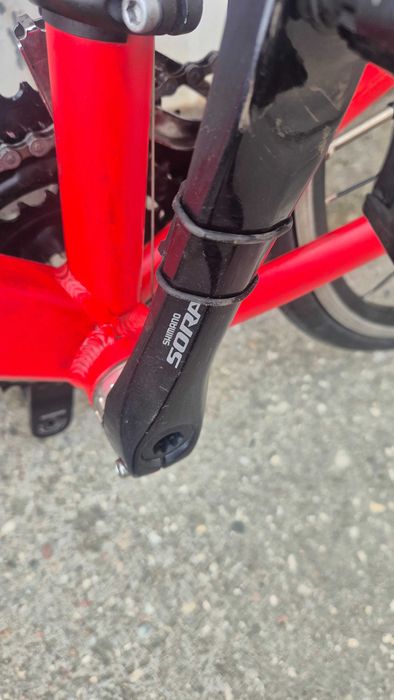 Rower szosowy BTWIN Triban 500 – Shimano Sora, karbonowy widelec