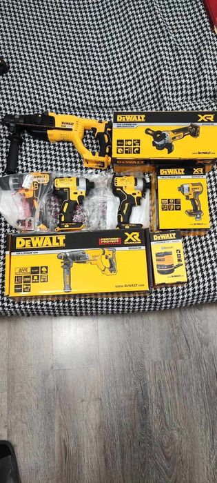 Інструмент Dewalt