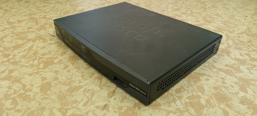 Продам маршрутизатор cisco 881