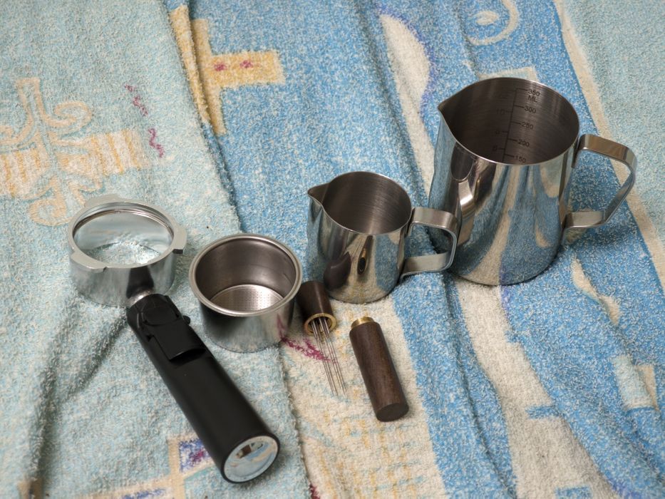 Бездонний ріжок портафільтра 51мм + портофільтр 51мм 4 cup + пітчер