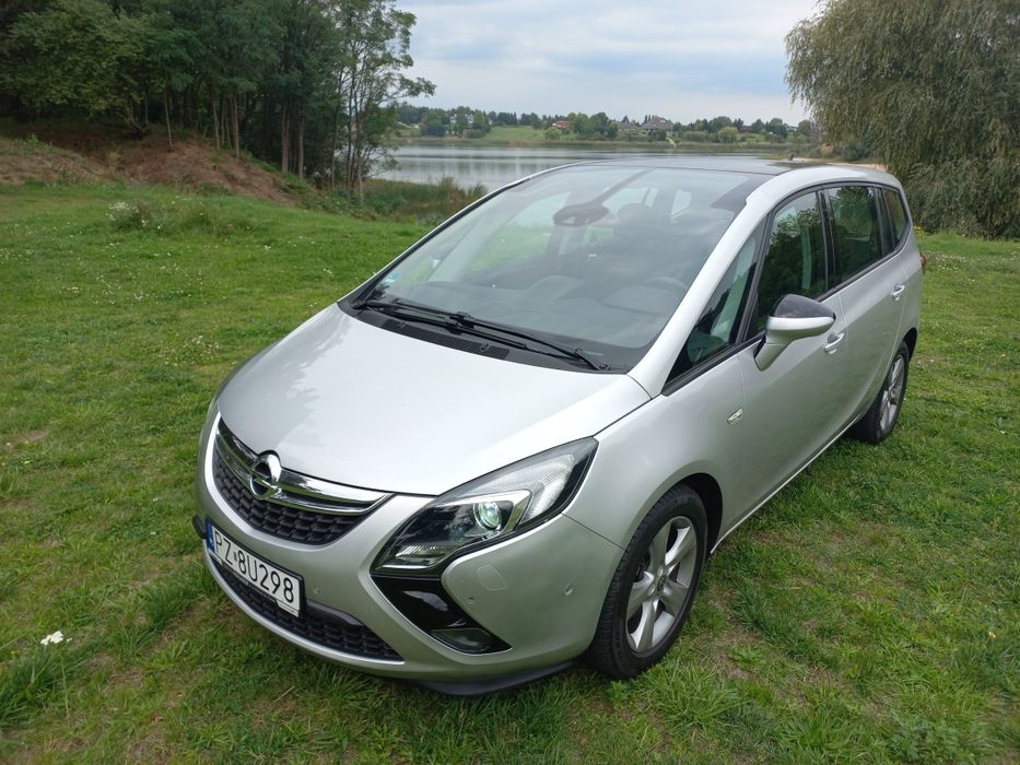 Zafira C 1.6 turbo LPG , bogate wyposażenie.