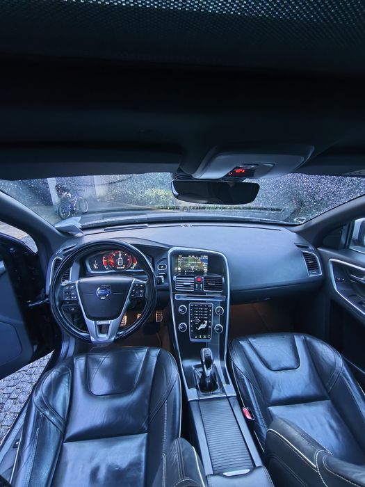 Volvo XC 60. 2.0D R-Designer 181cv.