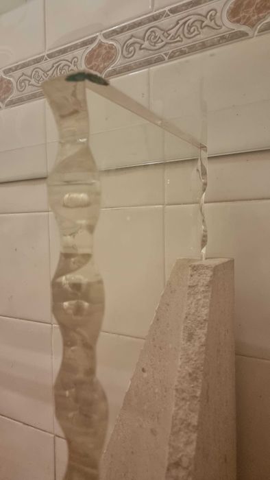 Aparador em pedra e acrílico com tampo de vidro