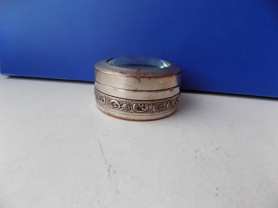 Старинная пудреница или таблетница посеребренная