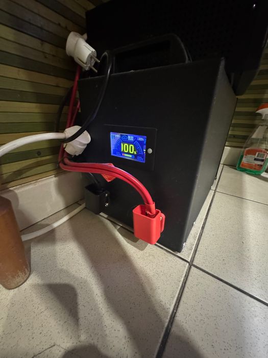 ДБЖ Logic Power 1 кВт + батарея 3,3 кВт 12В бу