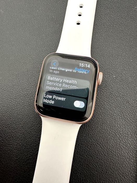 Apple Watch Series 4 — 40mm GPS | Dourado