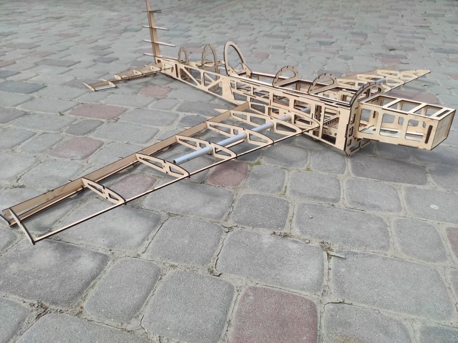 Авіамодель Extra 330