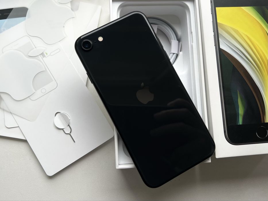 iPhone SE 2020 64GB (Black) (идеальное состояние)