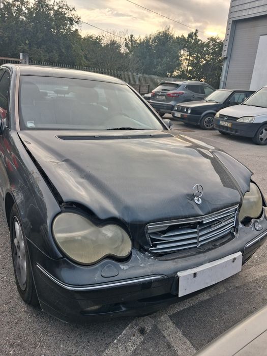 Mercedes  C270 cdi acidentado