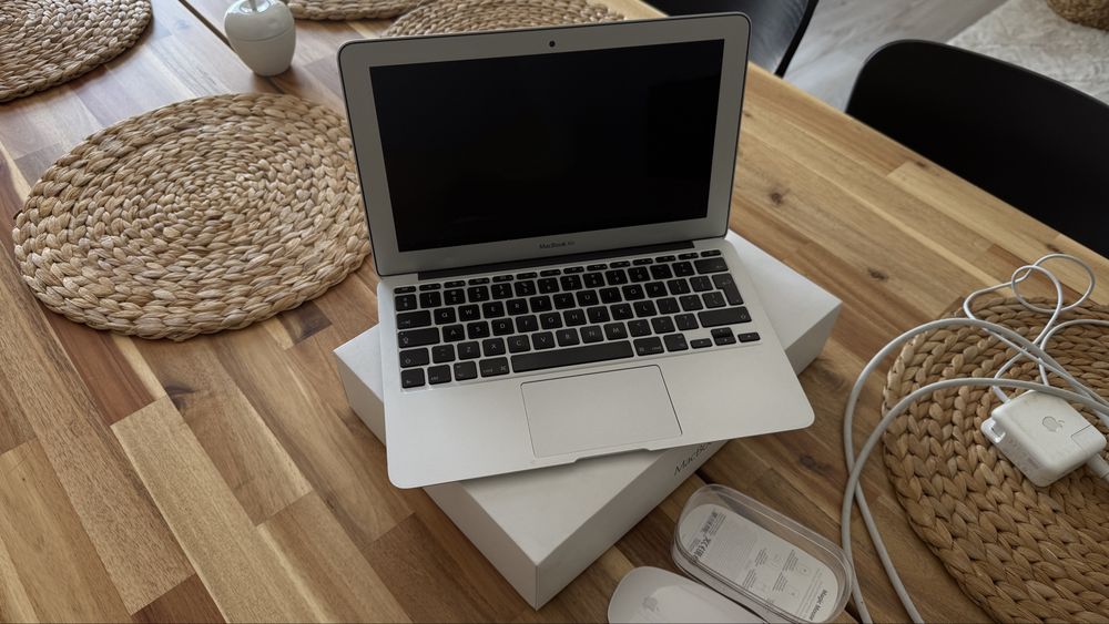 Apple MacBook Air 11” Early 2015 i5 / 512GB SSD