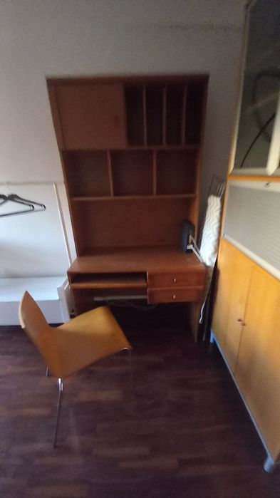 Estante com secretaria