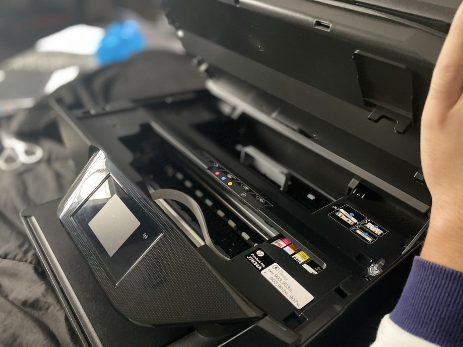 Impressora nova nunca usada necessita tinteiro original