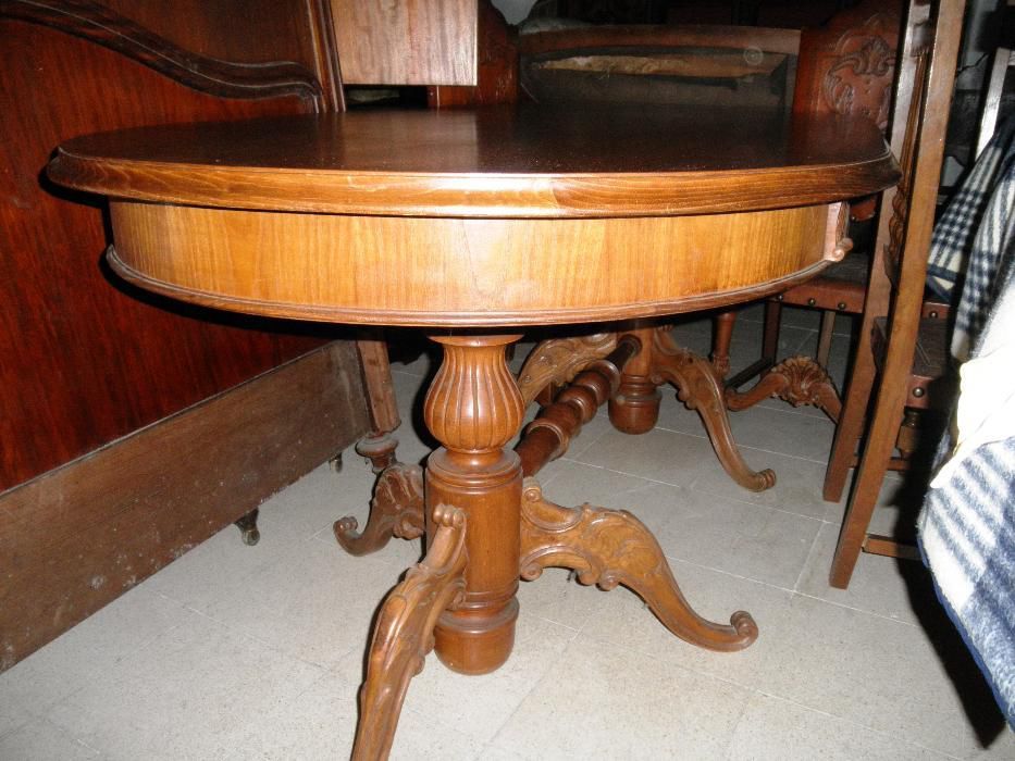 Mesa Oval Pés de Galo 2