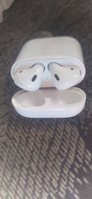 Продам наушники apple airpods