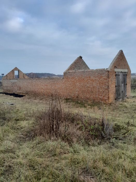 Продам приміщення під розбірку.