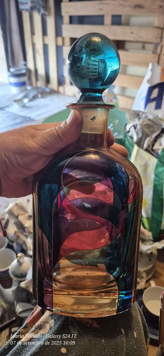 Peças soltas, chávenas de café, e vidros