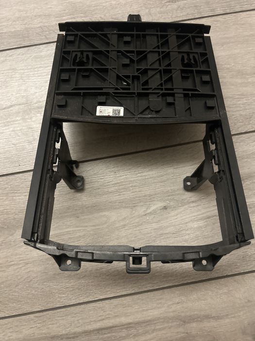 Кришка з ліфтом центральної консолі bmw g30