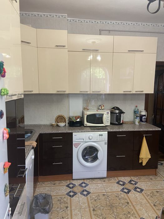 Продам будинок + комерція біля водойми, 5 кімнат, гараж на 2а/м