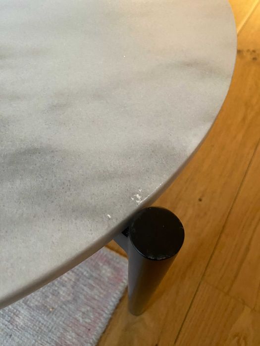 Mesa de apoio em mármore