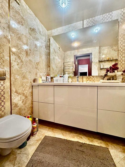 3-кімнатна квартира з ВЕЛИКОЮ кухнею! ! Класна локація! A11