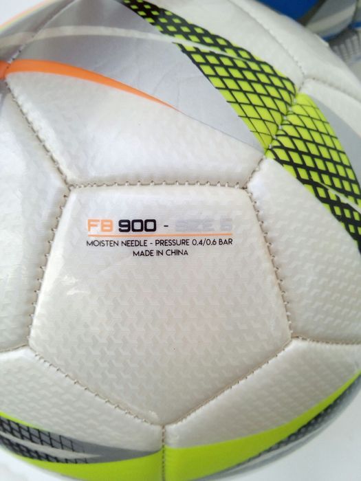 Bola de futebol Lotto, nova