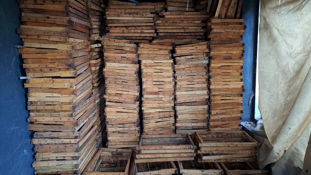 Продам пчелиные рамки б/у дадан проволка  нержавейка. 10 грн 1 штука