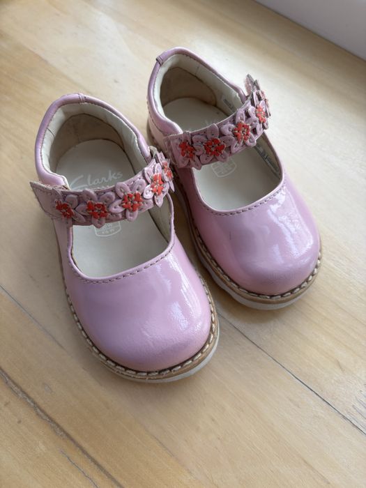 Туфлі на дівчинку, лаковані туфлі Clarks, 20-21 розмір