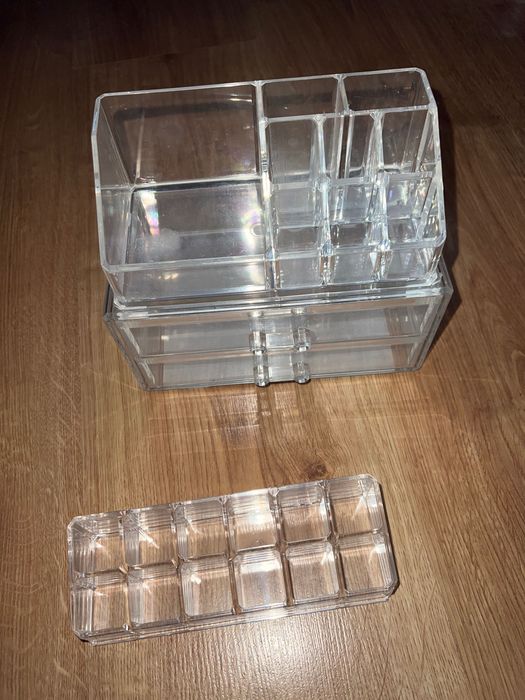 Organizer na kosmetyki i lakiery