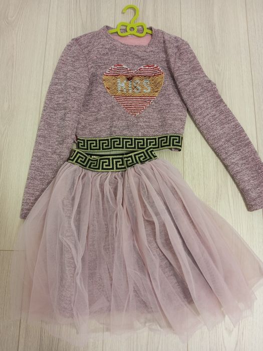 Гарний костюм для дівчинки